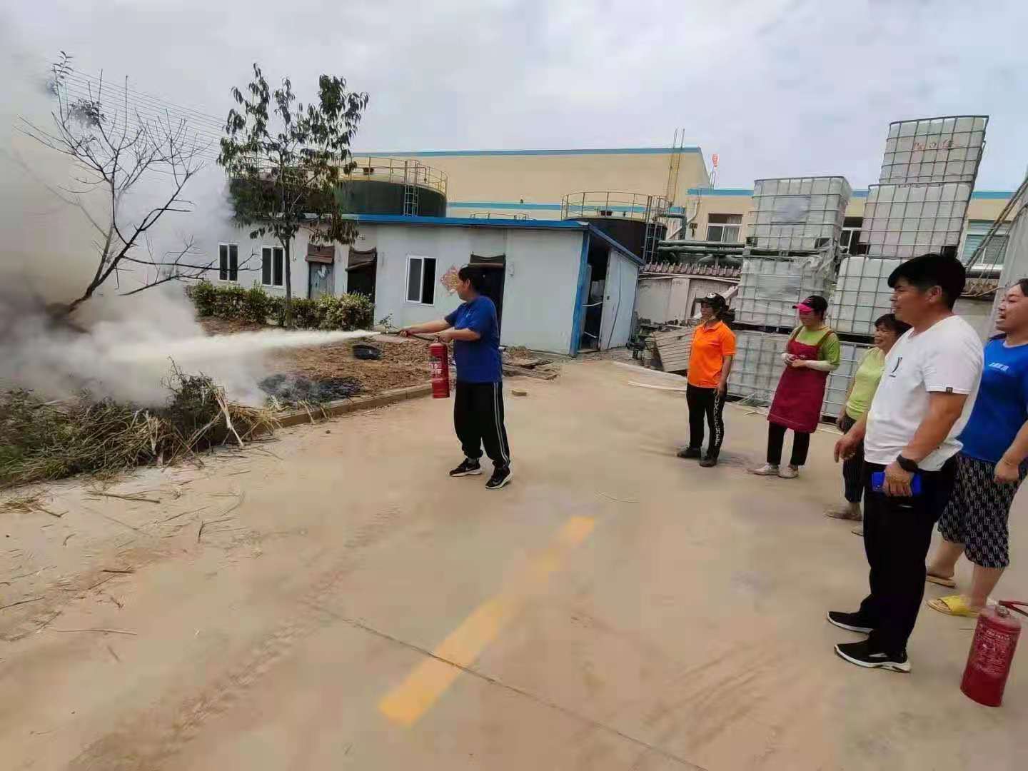 河南鼎盛涂料有限公司消防演練現(xiàn)場(chǎng)